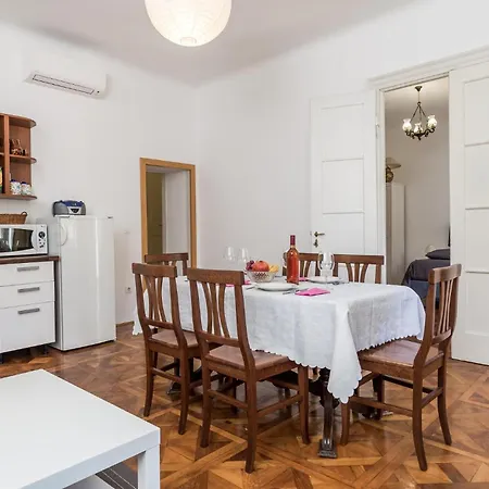 Apartment 2 Bedroom Cozy In Volosko